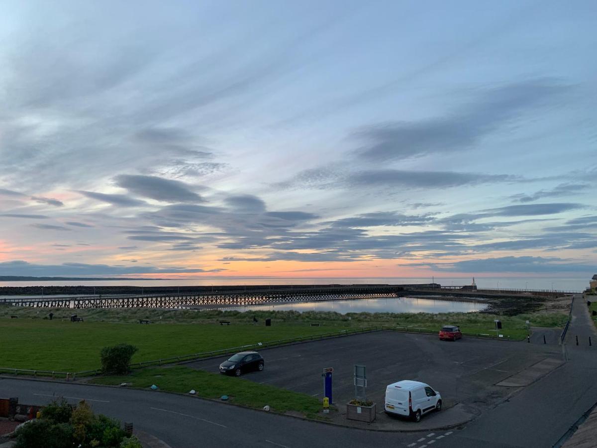 The Anchorage - Sea Views And On Doorstep Holiday home *