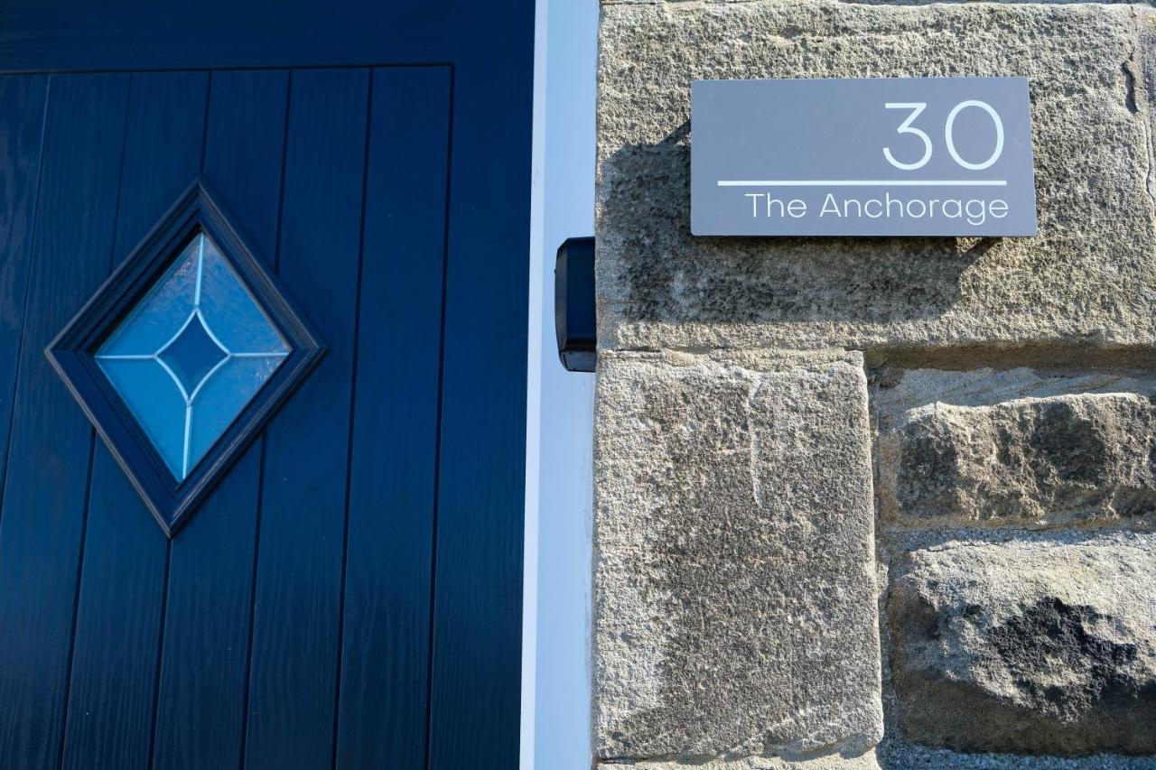 The Anchorage - Sea Views And On Doorstep Holiday home *
